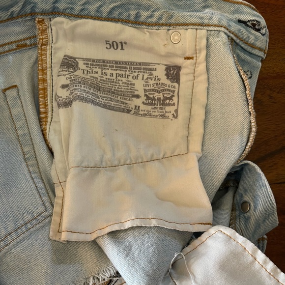 Levi’s 501 Buttonfly Cutoff Denim Jean Shorts - Picture 8 of 8